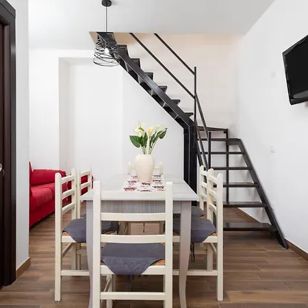 Holiday home Casa Chiara E Giuseppe *